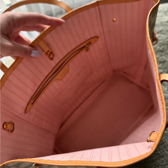 Louis Vuitton white Neverfull Damier MM canvas tote - Picture 8 of 14